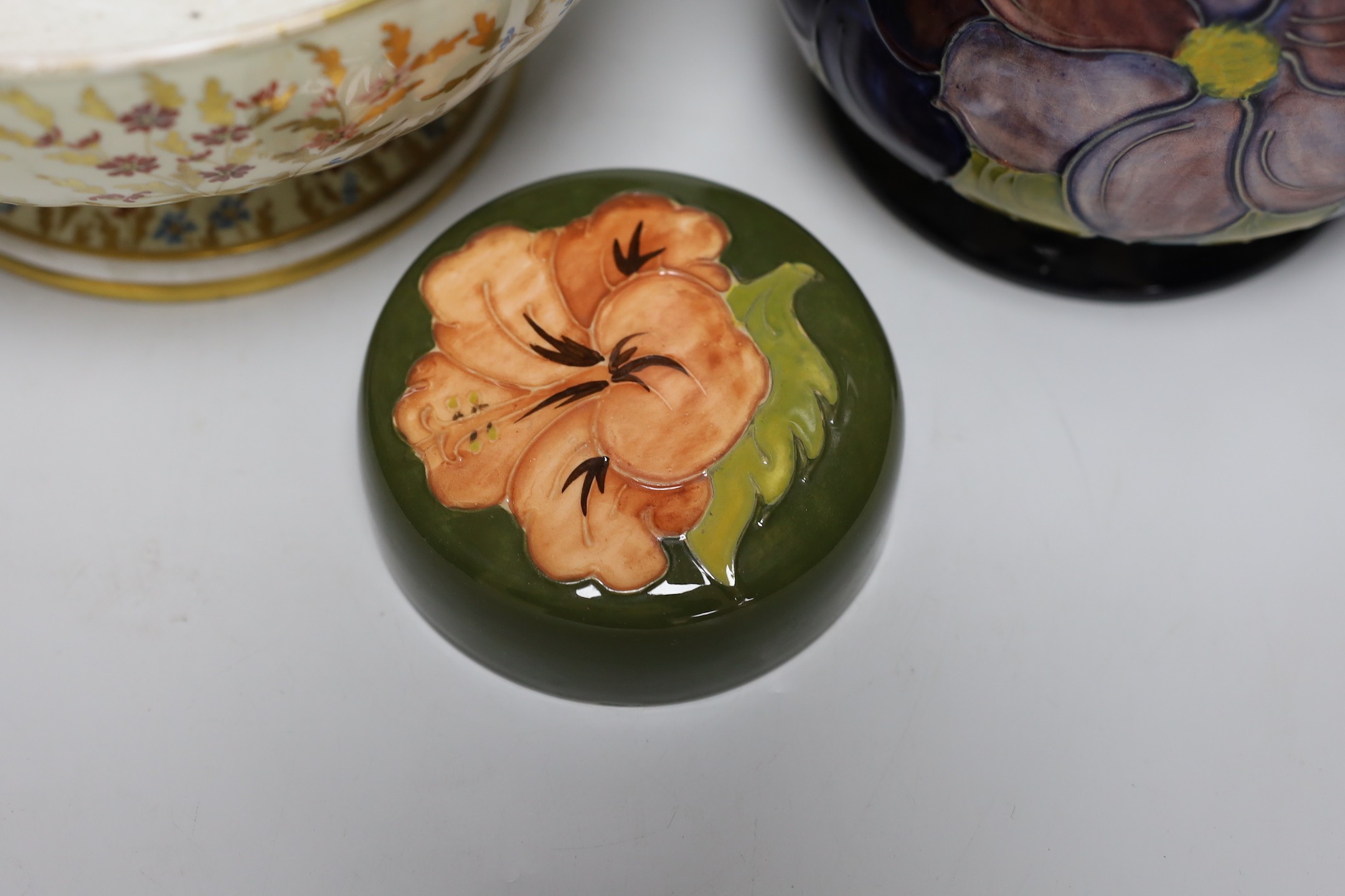 A Moorcroft Hibiscus jardiniere, an odd Moorcroft cover and Wedgwood pedestal fruit bowl, jardiniere 18cms high